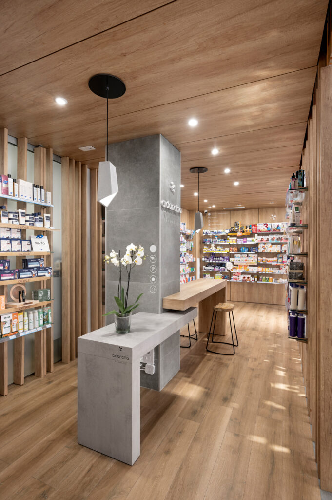 Aree specializzate in farmacia. Farmacia progettata e ristrutturata da Inside Pharmacy.